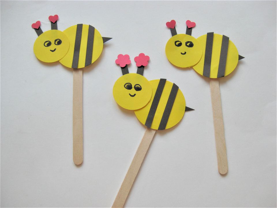 easy art and craft ideas for kids - popsicle bee puppets