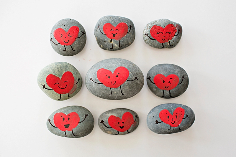 easy art and craft ideas for kids - fingerprint heart rock